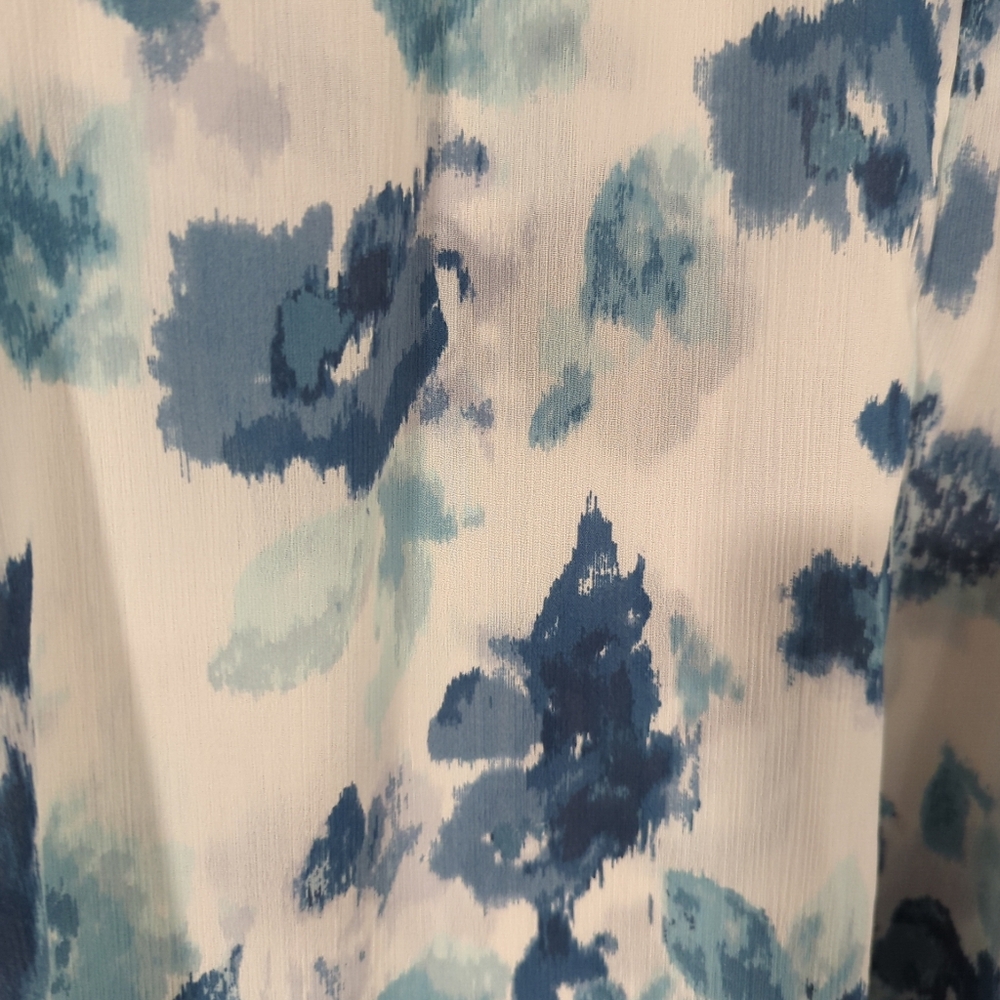 Juicy Couture Blue & White Floral Cold Shoulder Shortsleeve Blouse - Women's XXL - Picture 10 of 14
